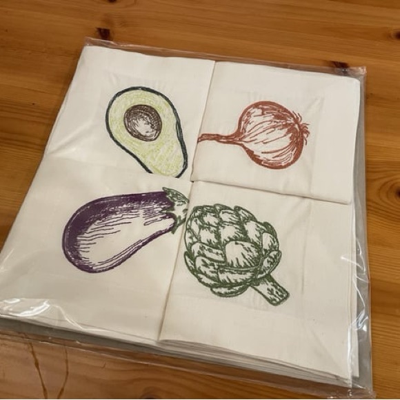 Embroidered Garden Dinner Napkins, 4 piece set - Picture 6 of 9